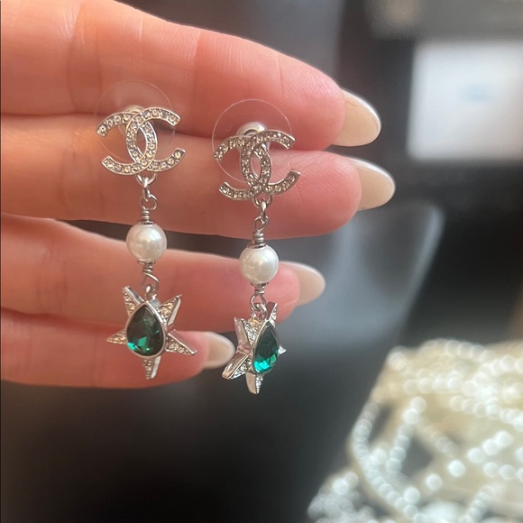 Elegant Silver and Green Star Drop Earrings - Picture 3 of 6